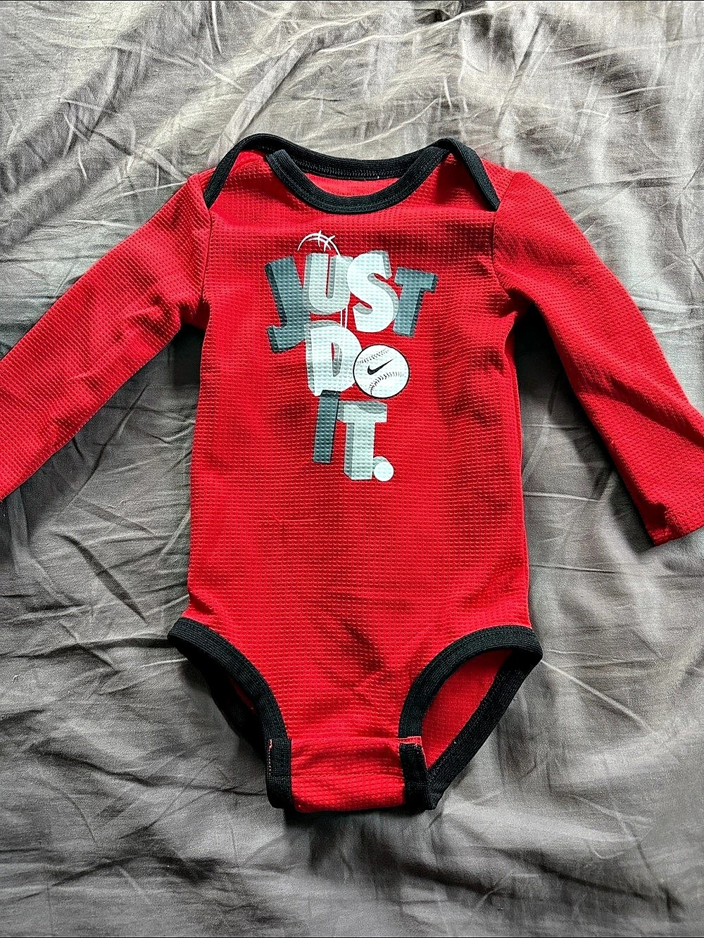 Nike Just Do It Long-Sleeve Bodysuit Baby 12M Red & Black